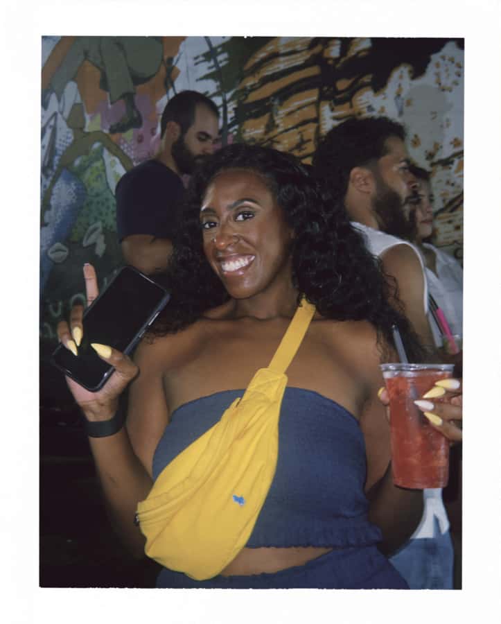 Pedra do Sal: Live Samba Night with Local Guide & Drink - Live samba in a real street setting