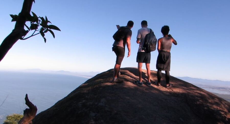 Pedra do Telégrafo Hike and Beach Full-Day Tour - Guides, pacing, and group comfort