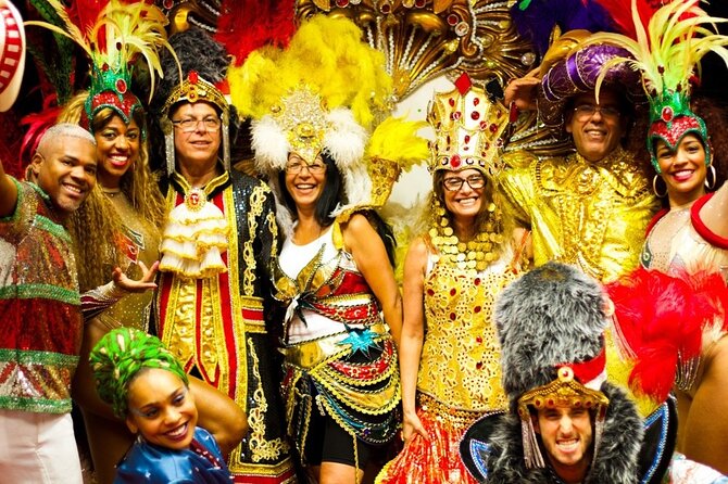 Private Carnaval Experience with Pickup: Carnival backstage, Drink, Samba & more - Why a private group changes the experience