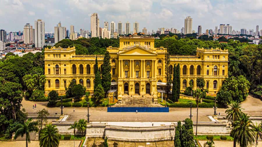 Private Customizable City Tour of São Paulo - Estação da Luz begins the architectural story