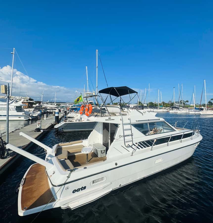 Private speedboat tour in Rio de Janeiro - What the two-floor speedboat adds