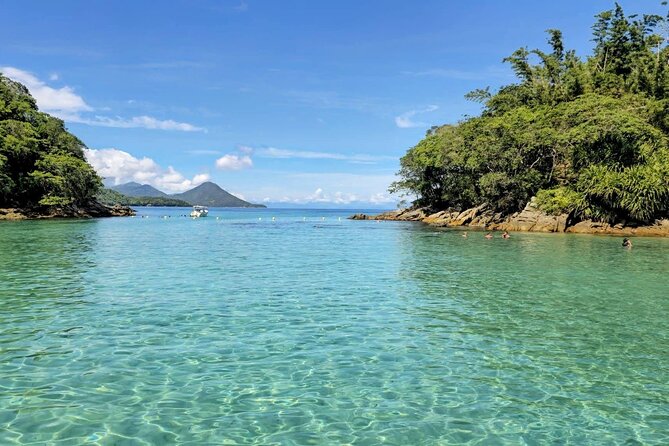 Private Speedboat Tour with Blue and Green Lagoons in Ilha Grande - Feiticeira Beach and calm natural pools