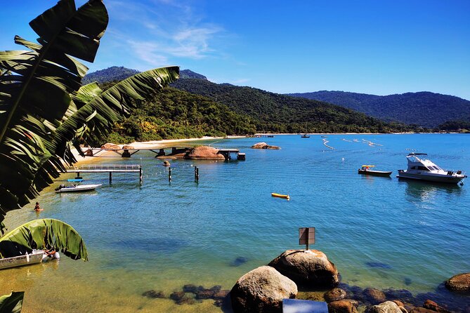 Private Speedboat Tour with Blue and Green Lagoons in Ilha Grande - The crew and the human side of the trip