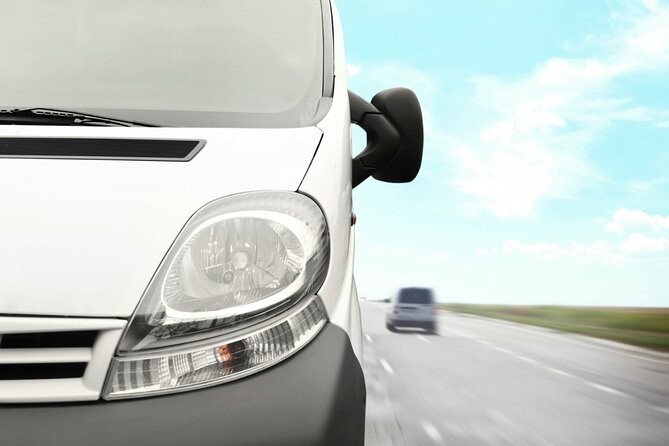 Private Transfer from Florianópolis Airport to Bombinhas - Meeting your driver at Hercilio Luz Airport