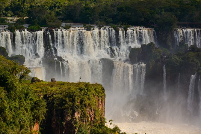 Private transport with guide to the Falls on the Argentinean side. - Arriving at the Argentine falls park
