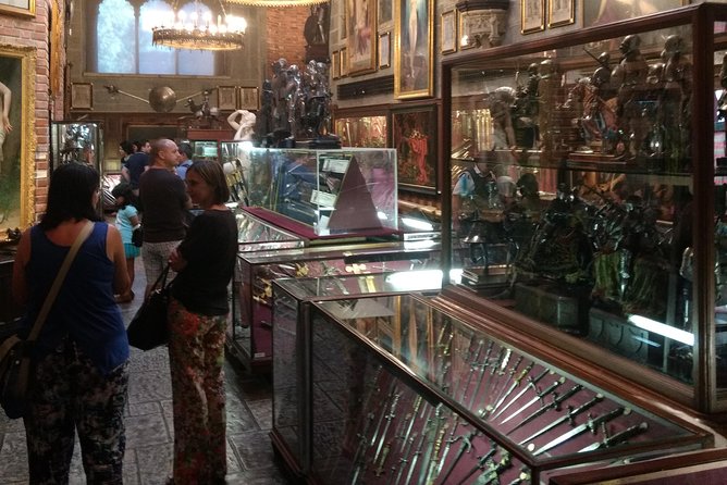 Ricardo Brennand Institute with Transfer from Recife - Three thousand weapons and 27 suits of armor