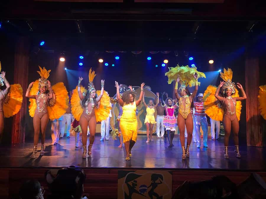Rio: Access to the Ginga Tropical Samba and Folklore Show - Arriving at Teatro Fashion Mall
