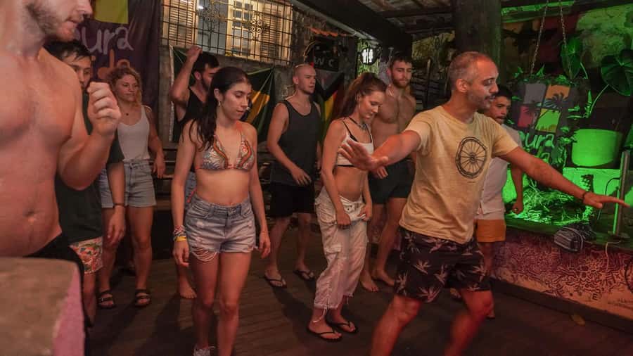 Rio: Caipirinha Workshop and Samba Class - Gabriela and the social side of the evening