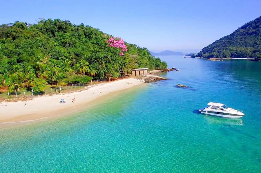 Rio de Janeiro: Angra dos Reis and Ilha Grande Full-Day Tour - Boarding the boat at Angra dos Reis