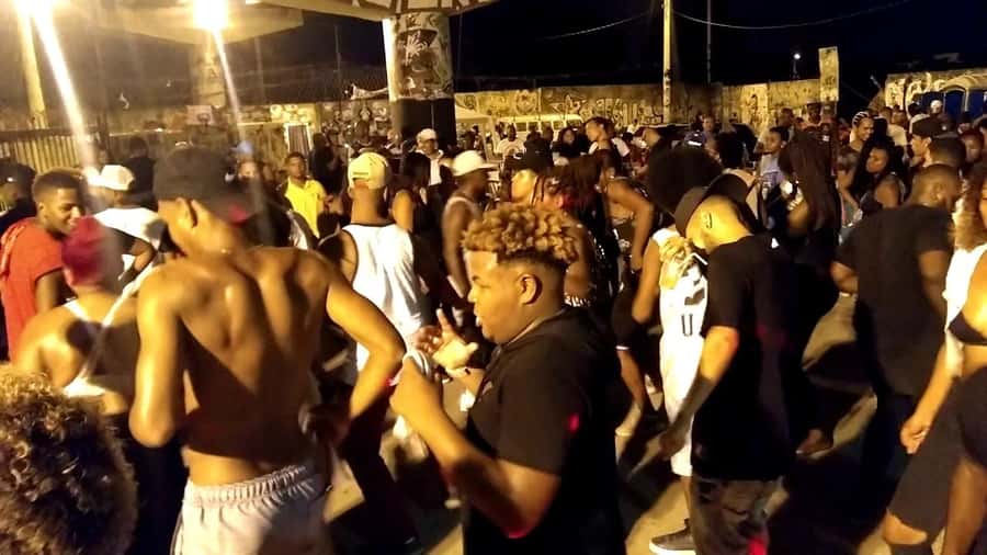 Rio de Janeiro: Baile Charme - The guide and safety briefing