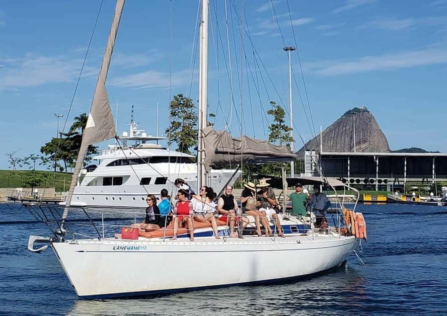 Rio de Janeiro: Boat Tour with Drinks and Swimming - Why the 12-person limit matters