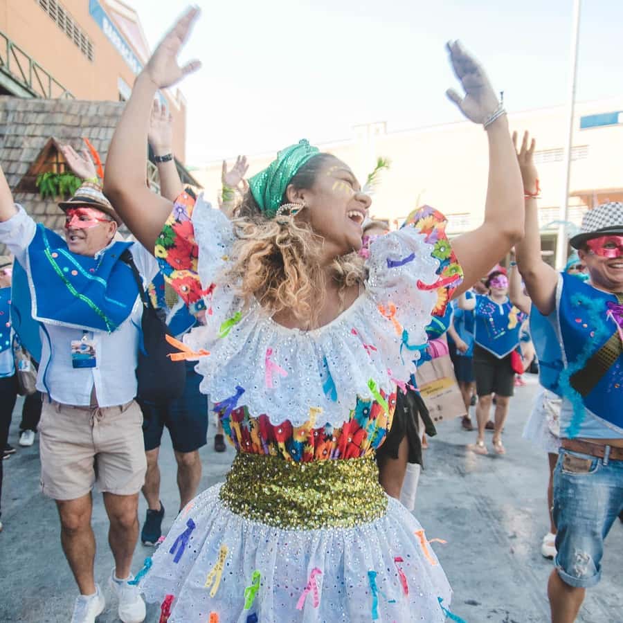 Rio de Janeiro: Carnaval Backstage Tour and Samba Class - Entering Samba City and the carnival workshop