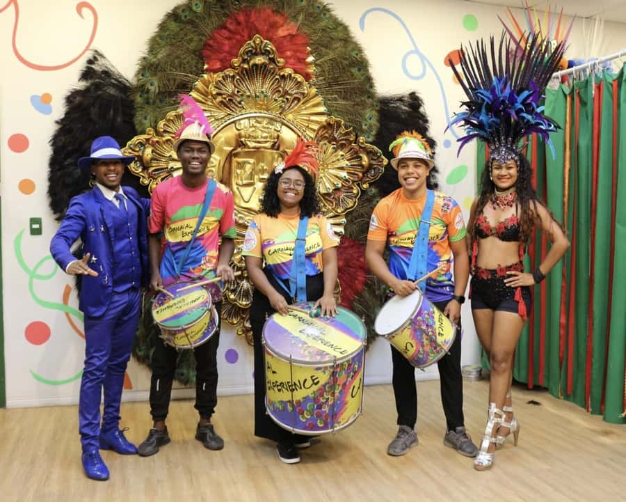 Rio de Janeiro: Carnaval Backstage Tour and Samba Class - Guide language and the value of a good pace