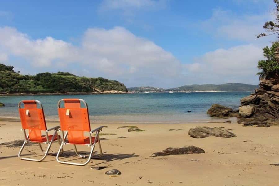 Rio de Janeiro: Catamaran Tour to Arraial do Cabo - Praia do Farol and the first water views