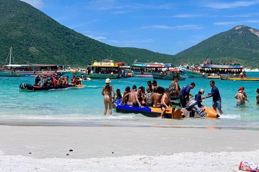 Rio de Janeiro: Catamaran Tour to Arraial do Cabo - Praia do Forno and a quieter coastal mood