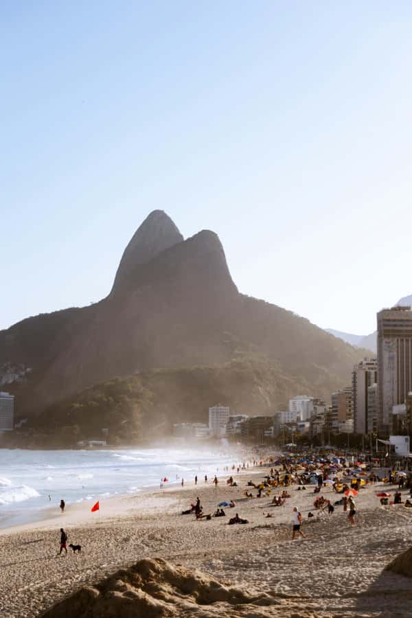 Rio de Janeiro: Dois Irmaos Hike & Favela Tour - Meeting at the Sheraton and entering Vidigal
