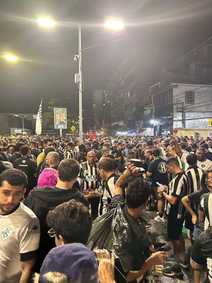 Rio de Janeiro: Enjoy a Botafogo soccer game with Locals - Meeting Botafogo fans before kickoff