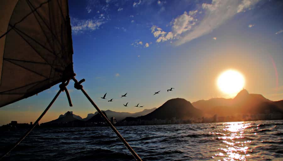 Rio de Janeiro: Guanabara Bay Sunset Sailing Tour & Drinks - Why Guanabara Bay is the right place for a sunset sail