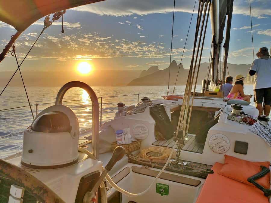Rio de Janeiro: Guanabara Bay Sunset Sailing Tour & Drinks - Seeing Sugarloaf and Christ the Redeemer from the water