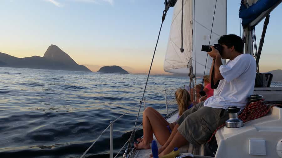 Rio de Janeiro: Guanabara Bay Sunset Sailing Tour & Drinks - Leaving Marina da Glória for Sugarloaf Mountain