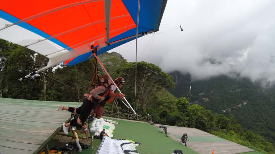 Rio de Janeiro: Hang gliding adventure - From WhatsApp meeting point to the launch