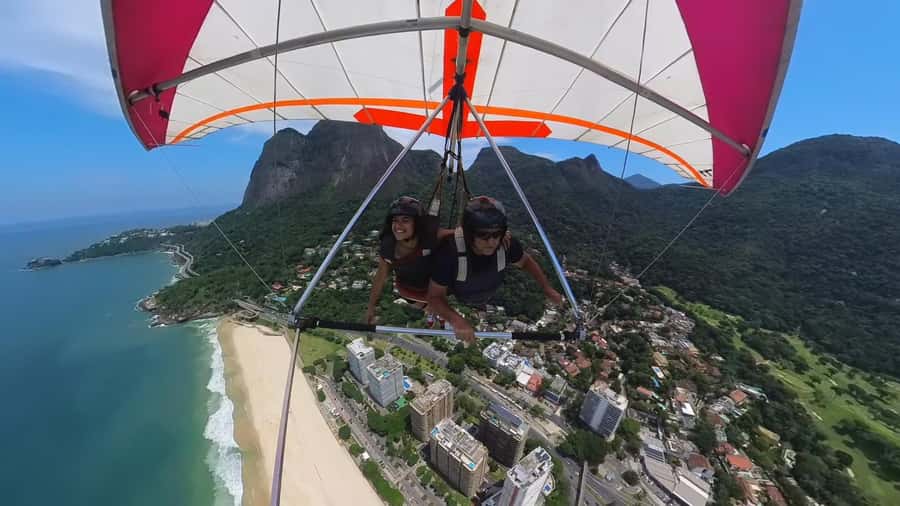 Rio de Janeiro: Hang Gliding or Paragliding Experience - Meeting at São Conrado Beach