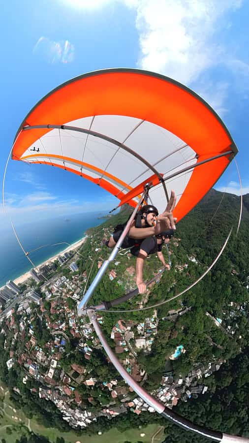 Rio de Janeiro: Hang Gliding or Paragliding Flights - The landing and the return to São Conrado