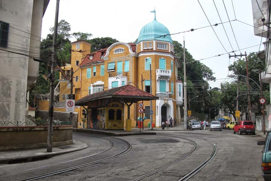 Rio de Janeiro: Historic Rio and Santa Teresa Half-Day Tour - Cinelândia Square and the route toward Lapa
