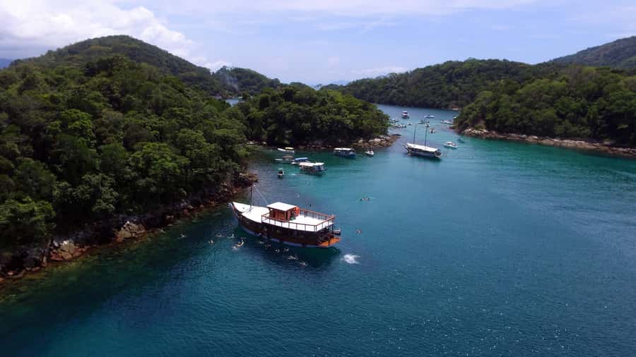 Rio de Janeiro: Ilha Grande with Boat Tour & Optional Lunch - Baleia’s Beach, the first chance to swim