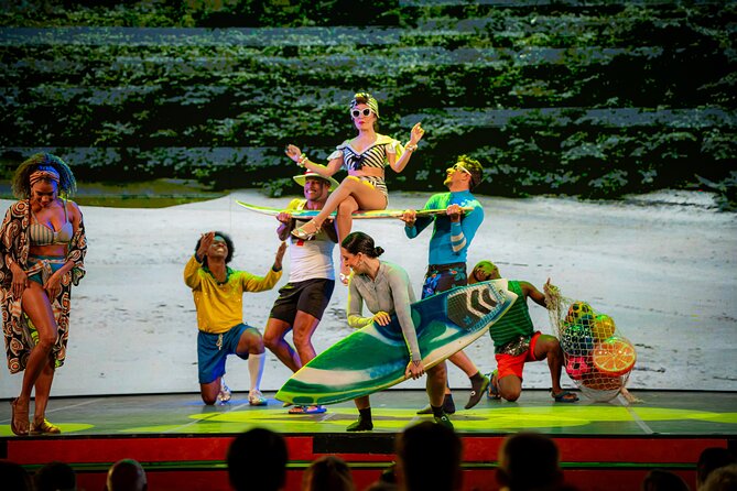 Rio DE Janeiro : Official Roxy Dinner Show - Dinner + Show - Arriving at the Roxy in Copacabana