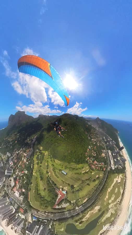 Rio de Janeiro: Paragliding experience at Pedra Bonita - Landing on São Conrado beach