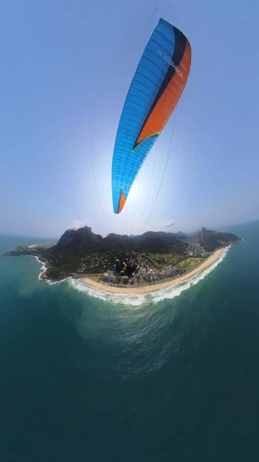 Rio de Janeiro: Paragliding experience at Pedra Bonita - Who will enjoy this flight most?