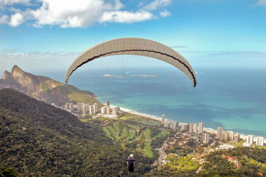 Rio de Janeiro: Paragliding Tandem Flight - Meeting at the Hortifrutti and heading uphill