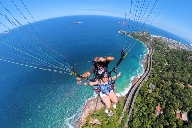 Rio de janeiro : Paragliding Tandem Flights over Rio - Who will enjoy this most