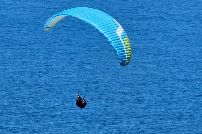 Rio de Janeiro : Paragliding Tandem Flights over Rio - The Ride Up to Pedra Bonita