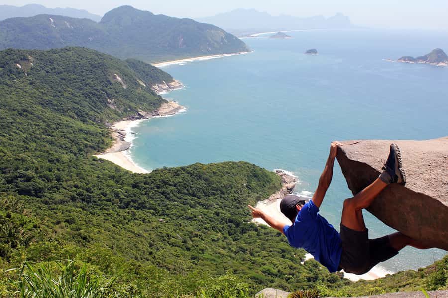 Rio de Janeiro: Pedra do Telegrafo Hike & Grumari Beach Tour - Walking the 3.6-kilometer Pedra do Telegrafo trail