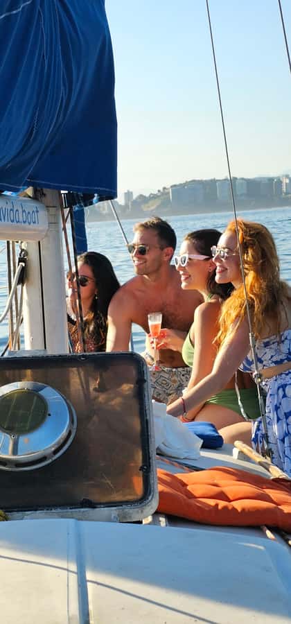 Rio de Janeiro: Sailing Sunset Tour with Snacks and Drinks - Seeing Rio from the middle of the bay