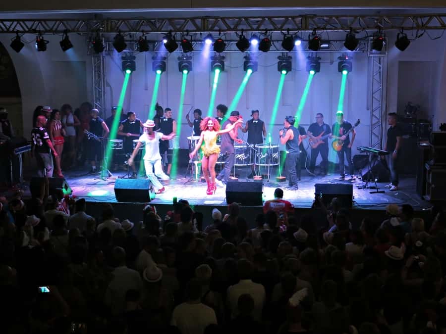 Rio de Janeiro: Salgueiro Samba School Rehearsal Tour - Why Salgueiro rehearsal night feels different