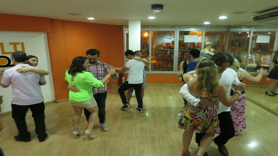 Rio de Janeiro: Samba Class - Starting with samba at the Copacabana studio