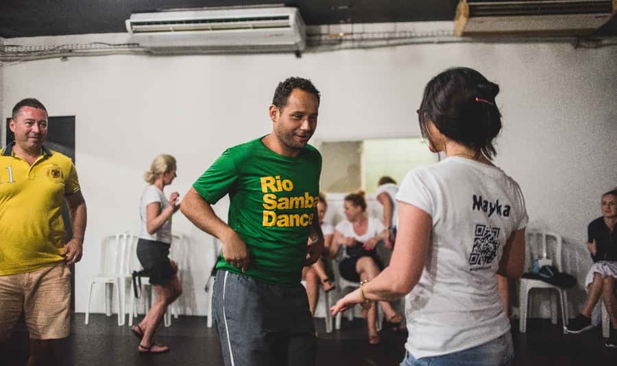 Rio de Janeiro: Samba Class in Copacabana - The crowded-room question
