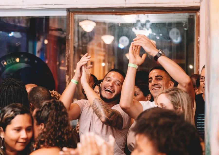 Rio de Janeiro: Samba Night Private Tour with locals in Lapa - Beer, caipirinhas, and local food