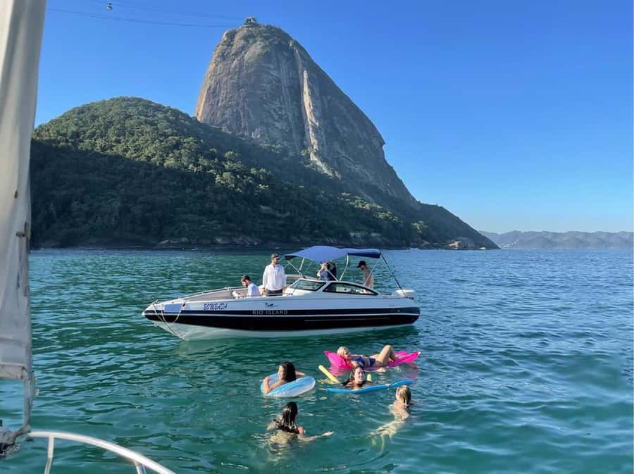 Rio de Janeiro: SpeedBoat Tour - Beach Tour with Beer - Adão Beach and the views across the bay