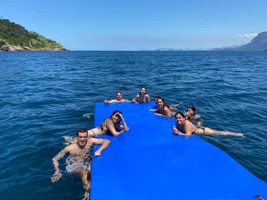 Rio de Janeiro: SpeedBoat Tour - Beach Tour with Beer - Fiscal Island and Santos Dumont Airport