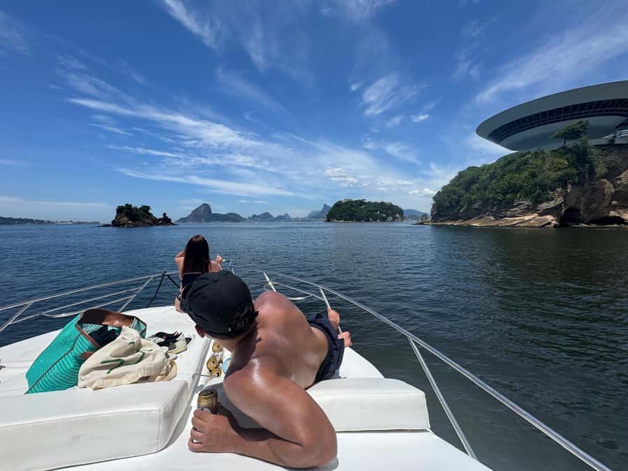 Rio de Janeiro: Speedboat Tour with Snacks and Drinks - Leaving Marina da Glória and Passing Santos Dumont Airport