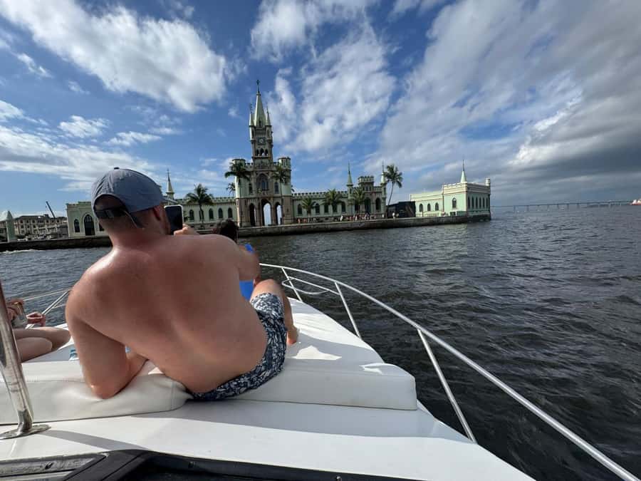 Rio de Janeiro: Speedboat Tour with Snacks and Drinks - Museum of Tomorrow and Porto Maravilha From the Bay