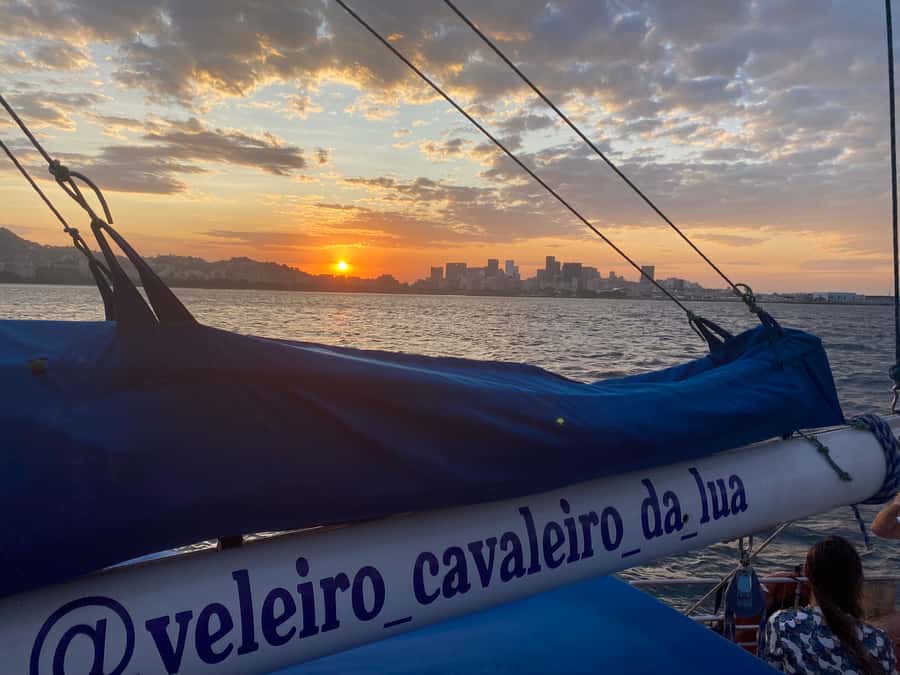 Rio de Janeiro: Sunset Sailboat Tour with Open Bar - Who should book this sailboat tour?