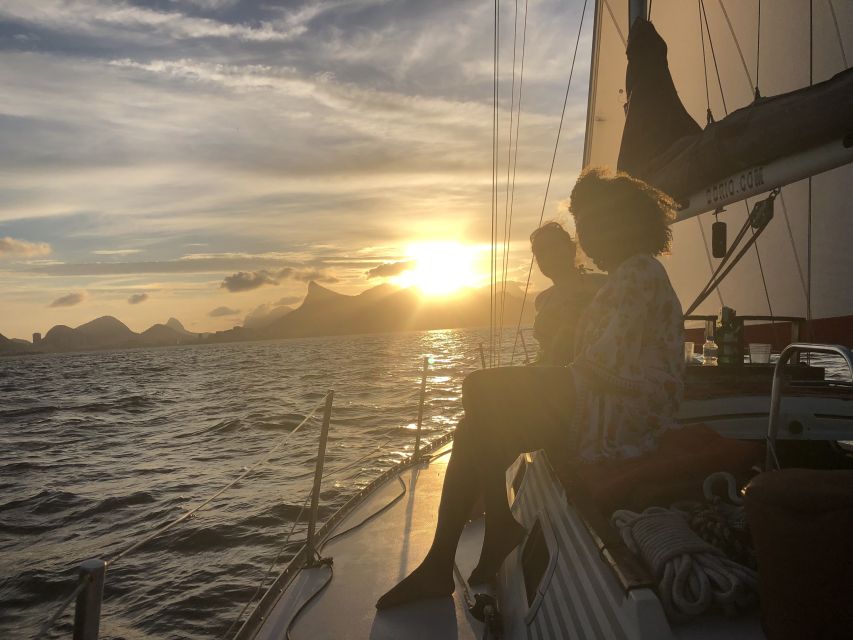 Rio de Janeiro: Sunset Sailing Tour - Crew Service and Local Commentary