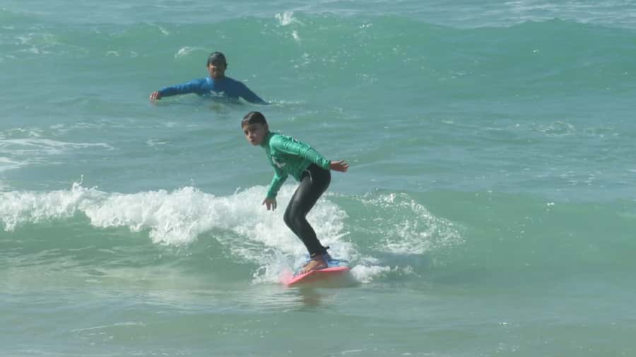 Rio de Janeiro: Surflessons and surfcoach. - The Beginner Class: 10 Minutes of Warm-Up, Then 50 in the Water
