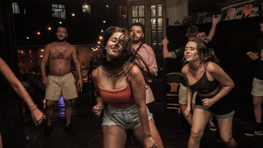 Rio Experience: Caipirinha Workshop (2 Caipis) + Funk Class - Practical timing for your Friday night