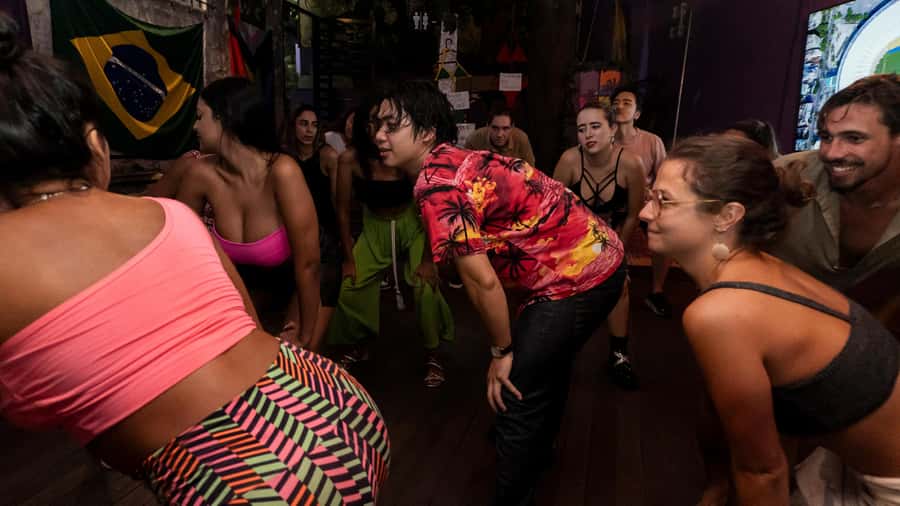 Rio Experience: Caipirinha Workshop (2 Caipis) + Funk Class - Extending the night from Copacabana to Lapa